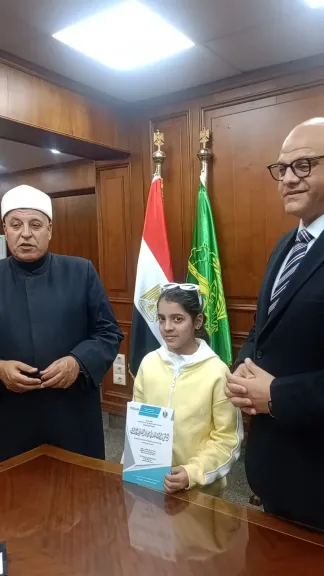 شهادة التميز من الأزهر لمحافظ القليوبية تتحول إلى هدية للطفلة الفلسطينية ”ريتاج”