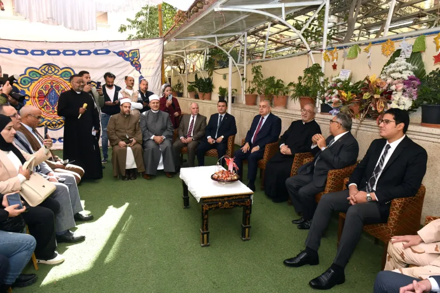 محافظ الدقهلية ومدير الأمن ونائب المحافظ يقدمون التهنئة بعيد الميلاد للأخوة المسيحيين في عدد من الكنائس بالمنصورة