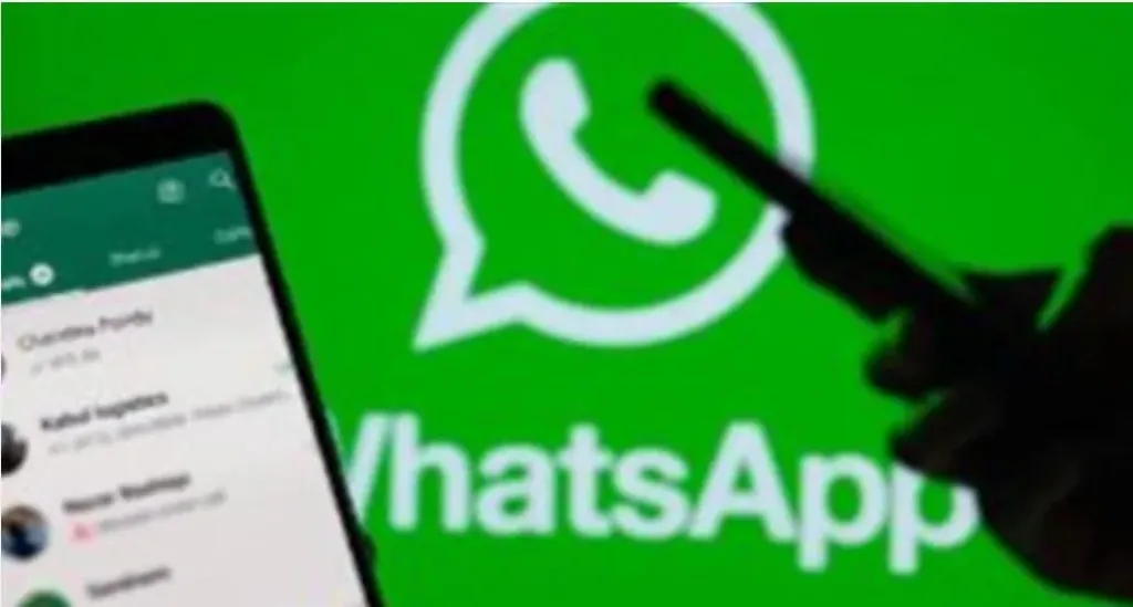 ألفاظ خادشة للحياء.. حبس فتاة 6 أشهر وبراءة شقيقتها بتهمة سب وتهديد قريبتها عبر واتساب في قنا