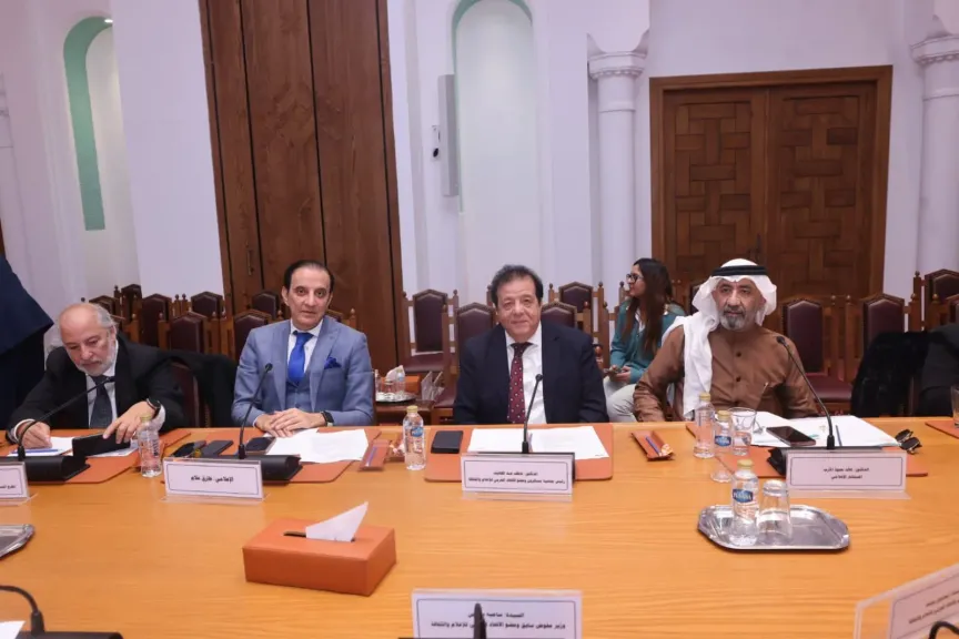 عاطف عبد اللطيف يضع تصورا لاستثمار السياحة في تعريف العالم  بحضارة  العرب