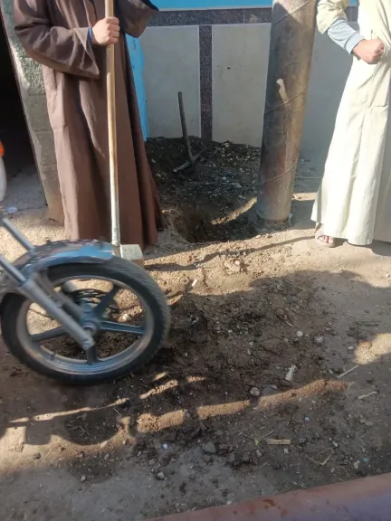 استجاية لشكوى المواطنين.. محافظ قنا يوجه بتغيير عمود كهرباء آيل للسقوط بأبوتشت وتبديله فورًا