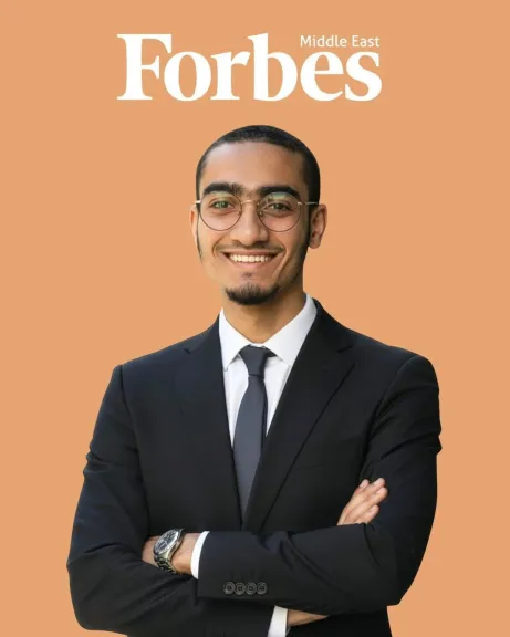 رئيس جامعة المنصورة يهنئ الطالب حمزة أبو الخير لانضمامه إلى قائمة Forbes Middle East 30 Under 30 لعام 2025