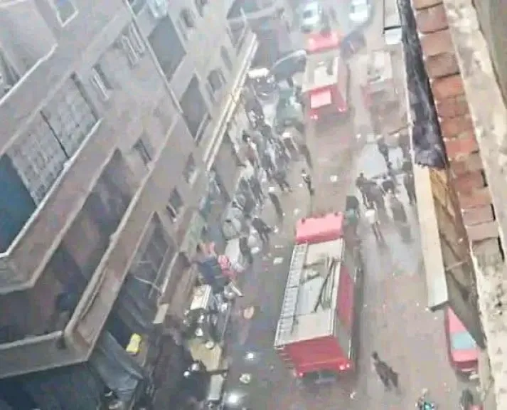 ماس كهربائي يشعل حريقًا هائلًا بمحل ملابس بالخصوص.. والحماية المدنية تسيطر بـ3 سيارات إطفاء