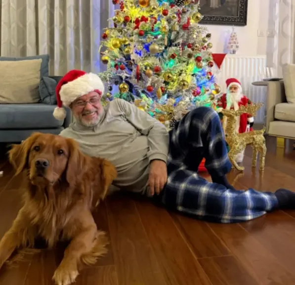 كل سنة وانتم طيبين.. شريف منير يشارك جمهوره احتفال العام الجديد