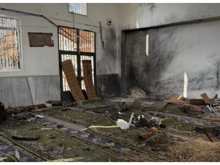 كيف كشف تفجير مسجد الإمام علي في حمص السورية عن ضعف الداخل السوري؟