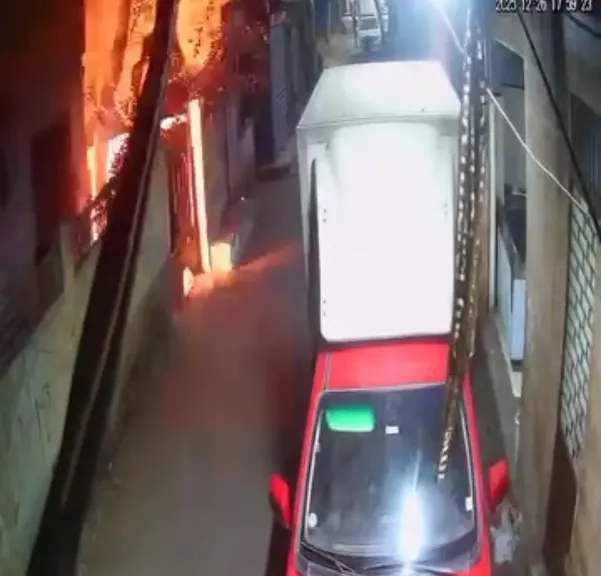 إنفجار كابينة كهرباء يرعب الأهالي بشبرا الخيمة.. واستغاثات بلا استجابةً