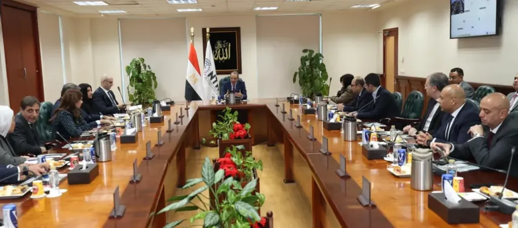 «عمرو طلعت» يجتمع بأعضاء لجنة صناعة الاتصالات بالجهاز القومى لتنظيم الاتصالات
