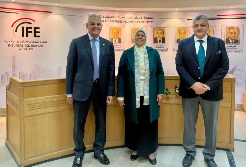اتحاد شركات التأمين المصرية يكرّم المهندسة نفيسة هاشم تقديراً لمسيرتها المهنية