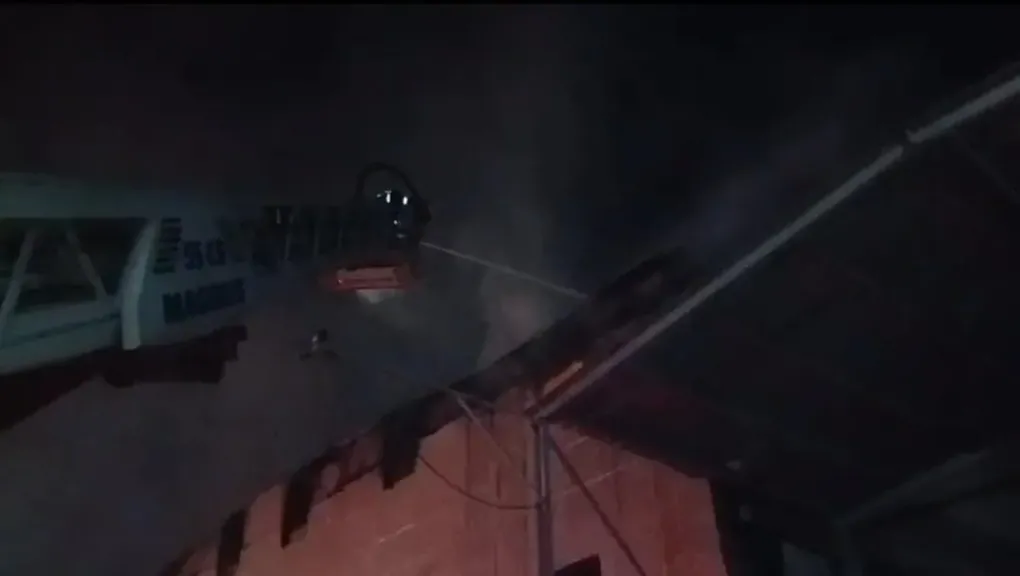 حريق مفاجئ داخل مخزن كراتين بيض بالعبور الجديدة.. والحماية المدنية تسيطر