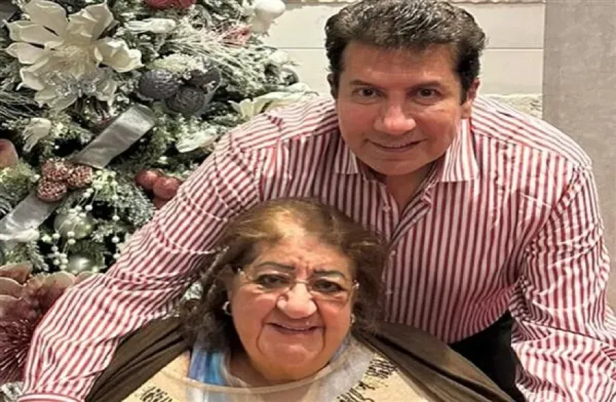 هاني رمزي ووالدته