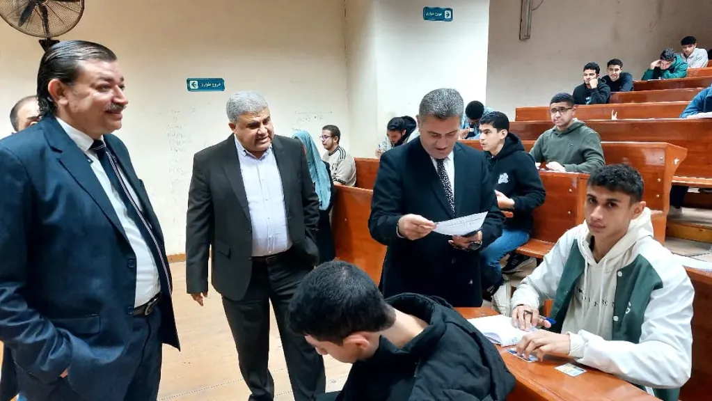 نائب رئيس جامعة بنها يطمئن على سير امتحانات الحاسبات والذكاء الإصطناعي