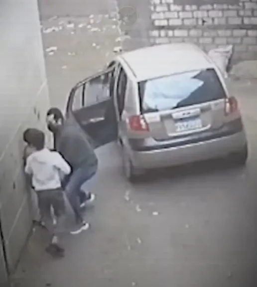 شجاعة طفل تُحبط محاولة اختطاف بكفر الشيخ.. والأجهزة الأمنية تكشف ملابسات الواقعه