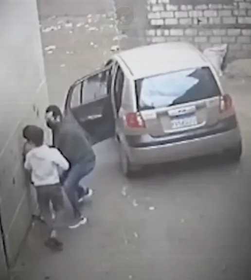 شجاعة طفل تُحبط محاولة اختطاف بكفر الشيخ.. والأجهزة الأمنية تكشف ملابسات الواقعه