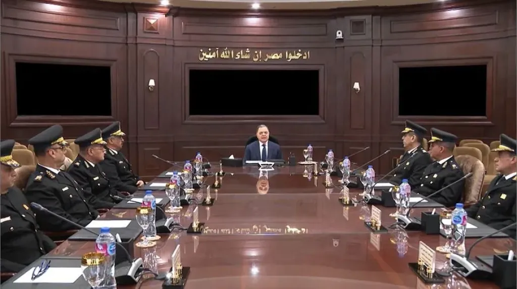 وزير الداخلية يراجع مع مساعديه خطط تأمين إحتفالات العام الجديد وأعياد المسيحيين