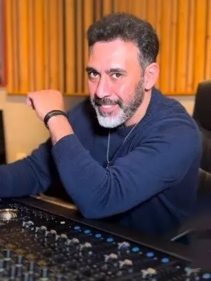 تفتكروا طالع مع مين؟ أستعدوا ... عمرو مصطفى يعلن عن مفاجأة لجمهوره