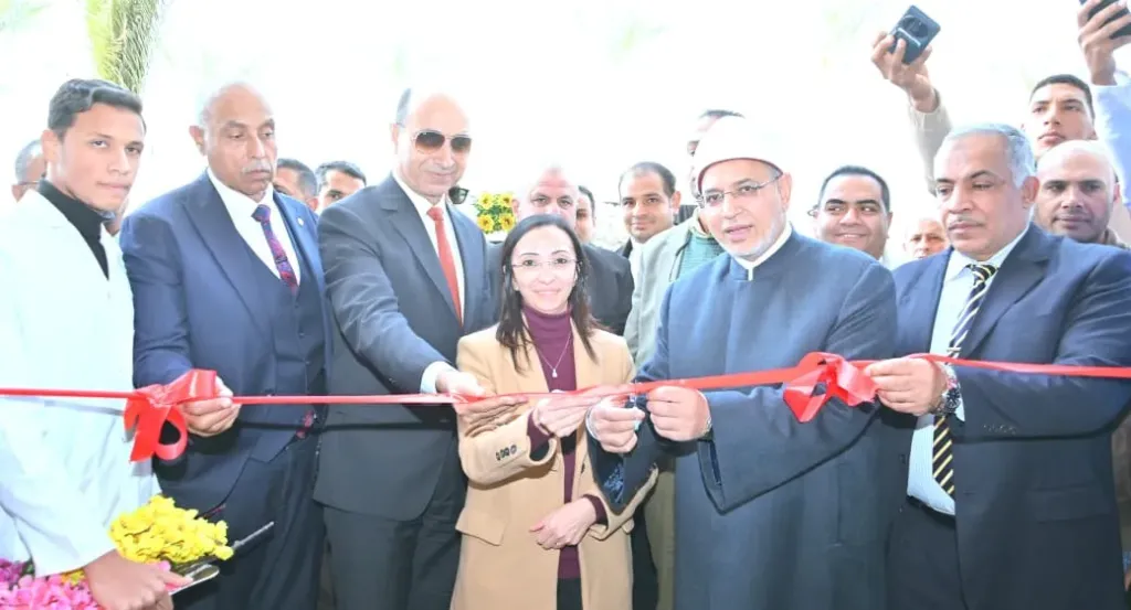 محافظ البحيرة ورئيس جامعة الأزهر يشهدان افتتاح أول كلية طب بيطري أزهري على مستوى الجمهورية بحوش عيسى