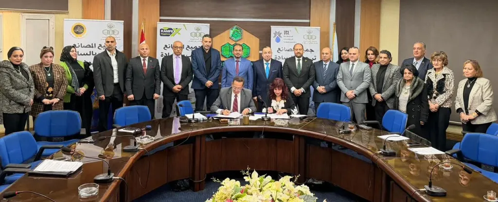 توقيع بروتوكول  تعاون بين مستثمرى العاشر من رمضان برئاسة د. سمير عارف  واتحاد المستثمرات العرب وجمعية سيدات الأعمال للتنمية ..لزيادة التصدير  وفتح أسواق جديدة