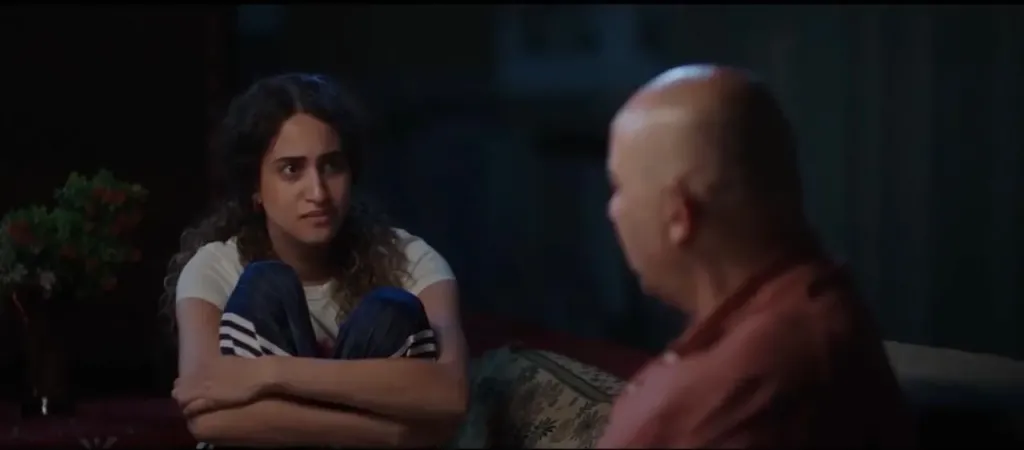 بعد مواجهة قاسية.. «ملك» تهرب من والدها مرة أخرى في الحلقة 17 من «ميد تيرم»