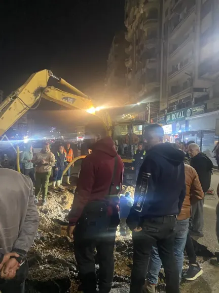 محافظ الدقهلية يتفقد أعمال إصلاح تسرب مياه بشارع قناة السويس