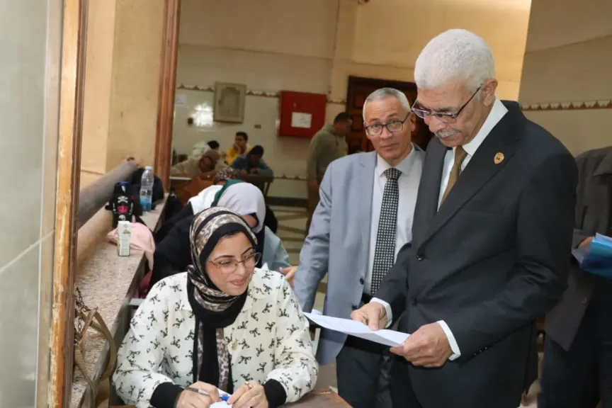 رئيس جامعة المنوفية يتفقد امتحانات كلية الحقوق ويؤكد: انتظام اللجان وتوفير المناخ الملائم للطلاب أولوية قصوى