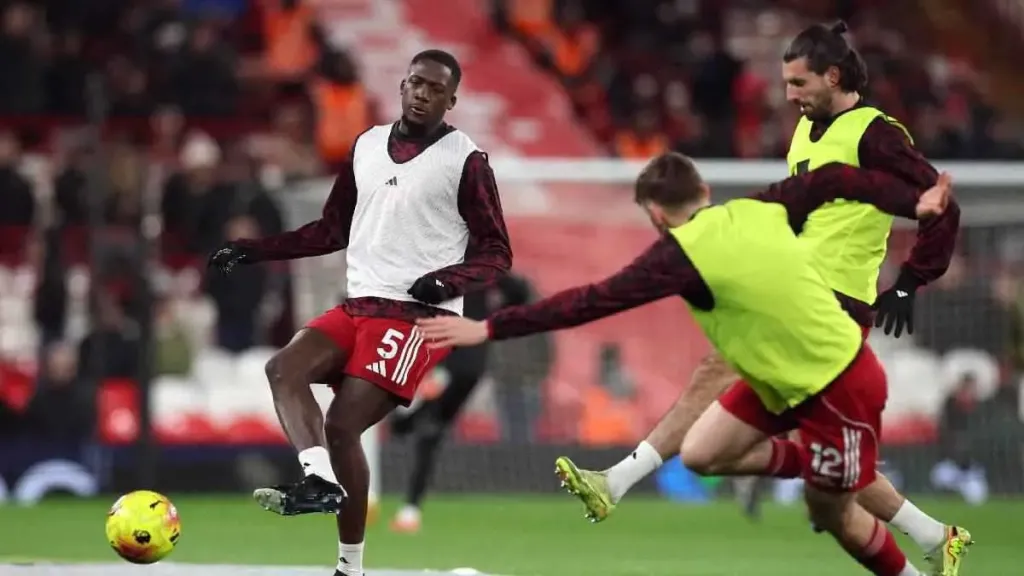 ليفربول على مفترق الطرق.. هل يرحل صلاح وتبدأ حرب الانتقالات الشتوية؟