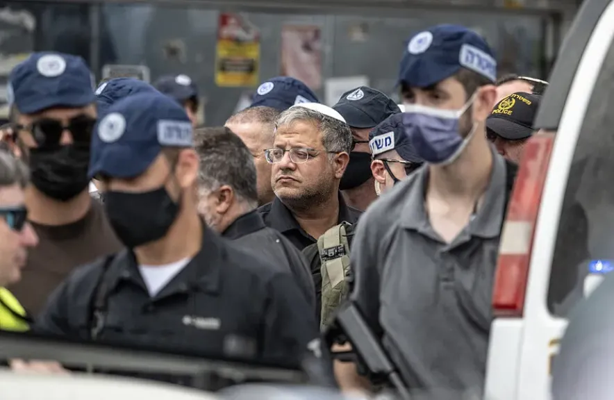 بن جفير مؤيدا للمتظاهرين في إيران: نقف معكم!