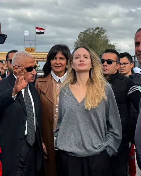 ”صرخة إنسانية” من العريش.. أنجلينا جولي تتفقد جرحى غزة