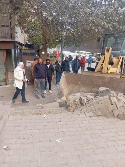 حملة ميدانية لمتابعة رصف شارع أحمد حلمي وإزالة الإشغالات بحي غرب شبرا الخيمة