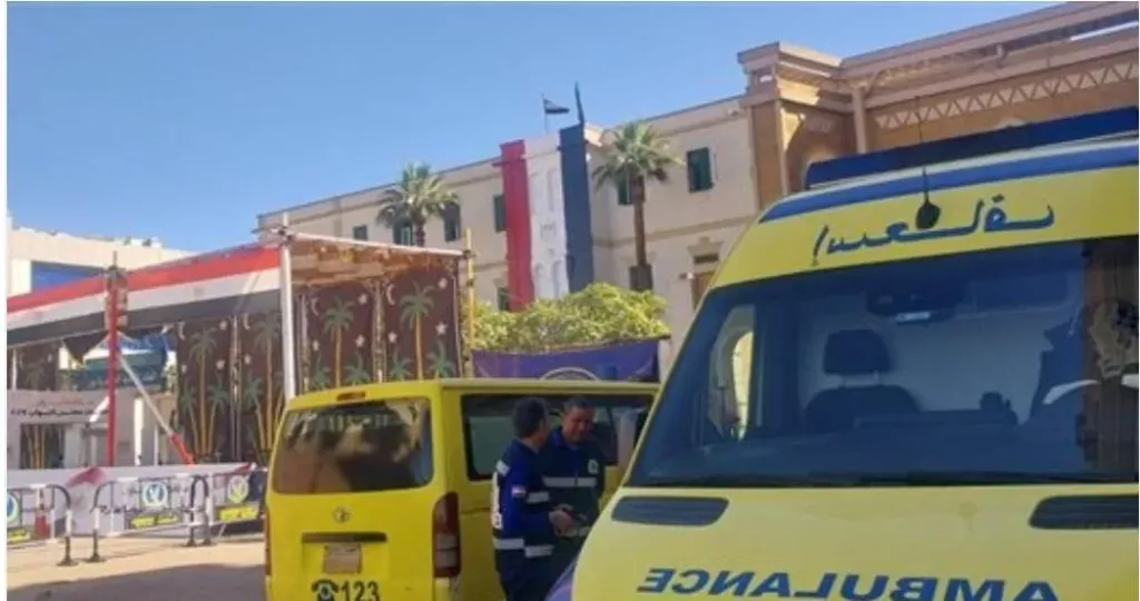 خلال عملهما بالصحراء.. إصابة عاملين إثر انهيار كتلة جبلية عليهما في صحراوي قنا