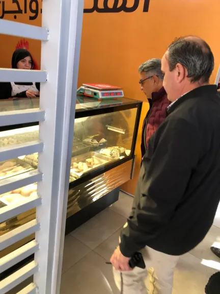 محافظ الدقهلية يتفقد أعمال تسكين التجار والتشغيل التجريبي للمعرض الدائم للسلع الغذائية