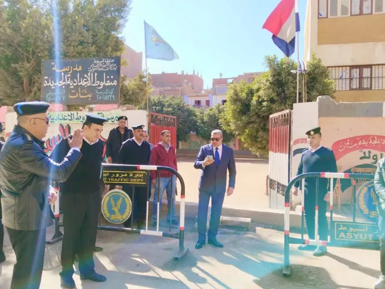 مدير أمن أسيوط يتفقد الخدمات الأمنية بمحيط لجان انتخابات