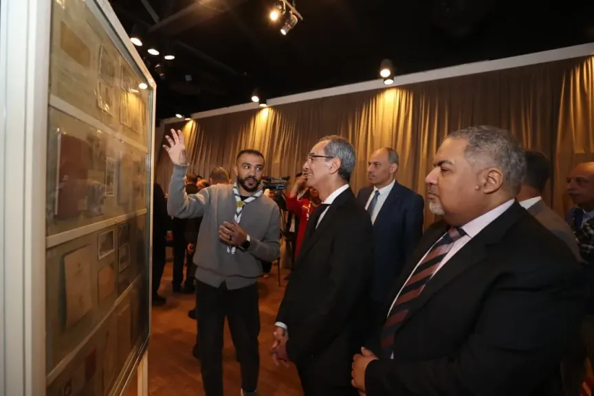 وزير الاتصالات يتفقد أجنحة معرض الرواد السنوى لهواة جمع الطوابع 2026 ويدشن طابع بريد تذكارى