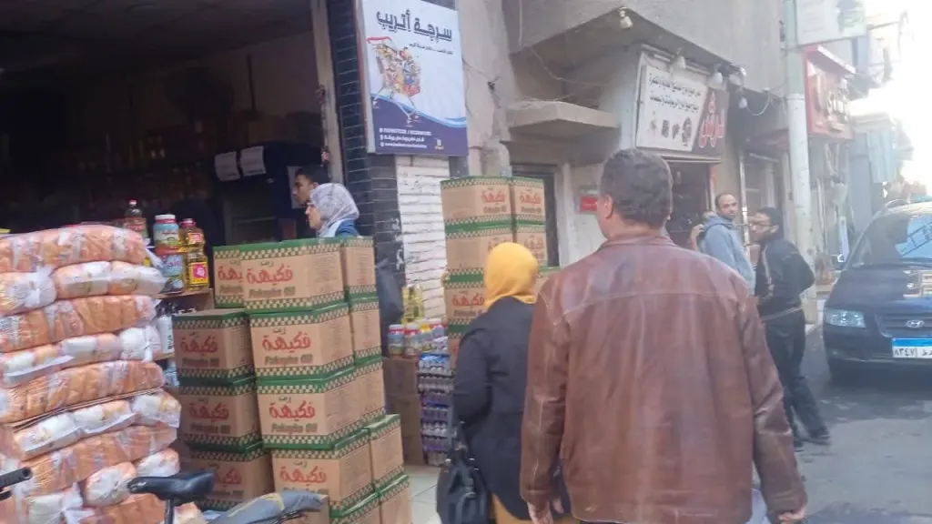 ضبط مخبزًا أفرنجيًا بحيازة 1.5 طن دقيق بدون فواتير بحملة تموينية مفاجئة ببنها