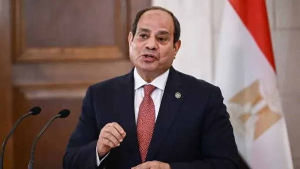 الرئيس يستقبل مجسم كأس العالم في حضور أشرف صبحي وأبو ريدة