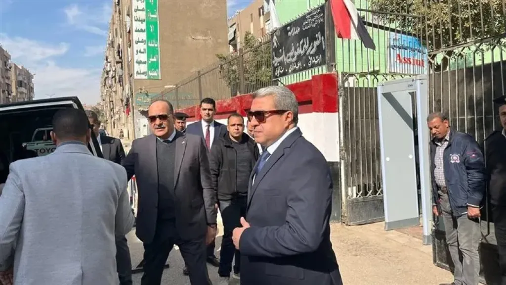 أسيوط: مدير الأمن يتابع تأمين اللجان الانتخابية