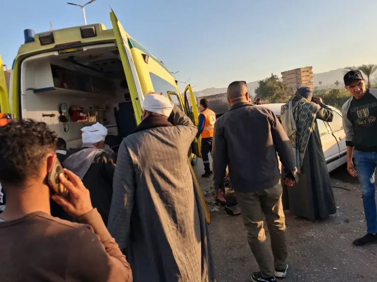 إصابة 4 أشخاص في حادث تصادم سيارتين بأسيوط