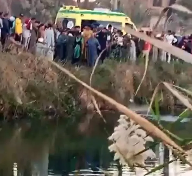 تم انتشالهم من المياه.. مصرع طالبين وإصابة ثالث إثر حادث انقلاب تروسيكل داخل ترعة في قنا