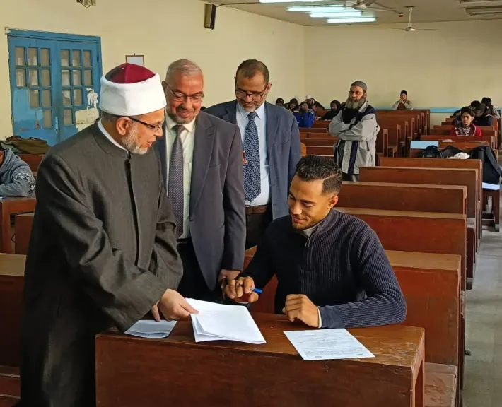 رئيس جامعة الأزهر يتفقد لجان امتحانات كلية الدراسات الإسلامية للبنين بالقاهرة...صور