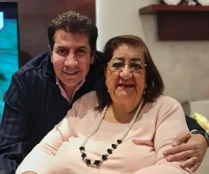 هاني رمزي عن وصية والدته: تبرعت بكل ما تملكه من ذهب للمحتاجين