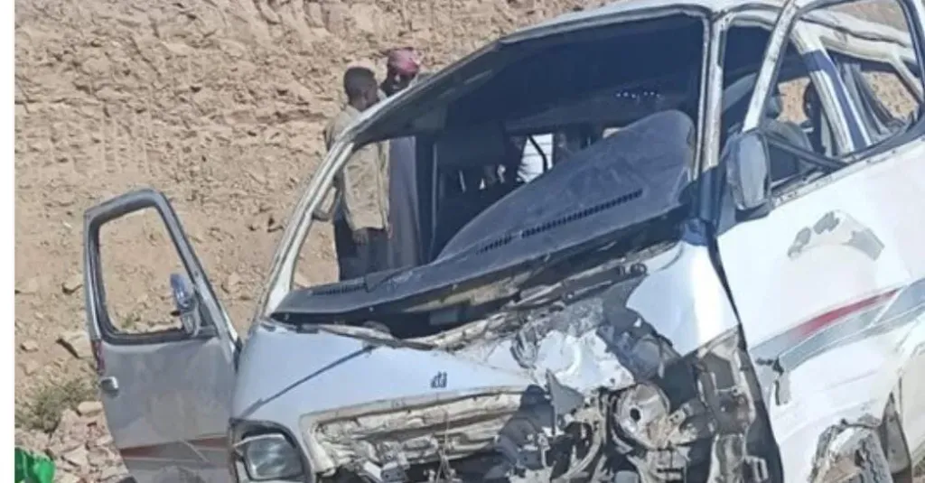 بينهم سيدات.. إصابة 7 أشخاص إثر حادث انقلاب سيارة ميكروباص على صحراوي قنا
