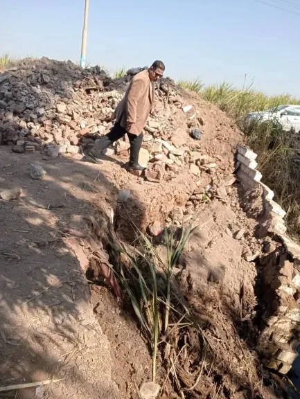 ممر بديل.. انهيار جزئي في كوبري بفرشوط بقنا وتحرك عاجل من المسئولين