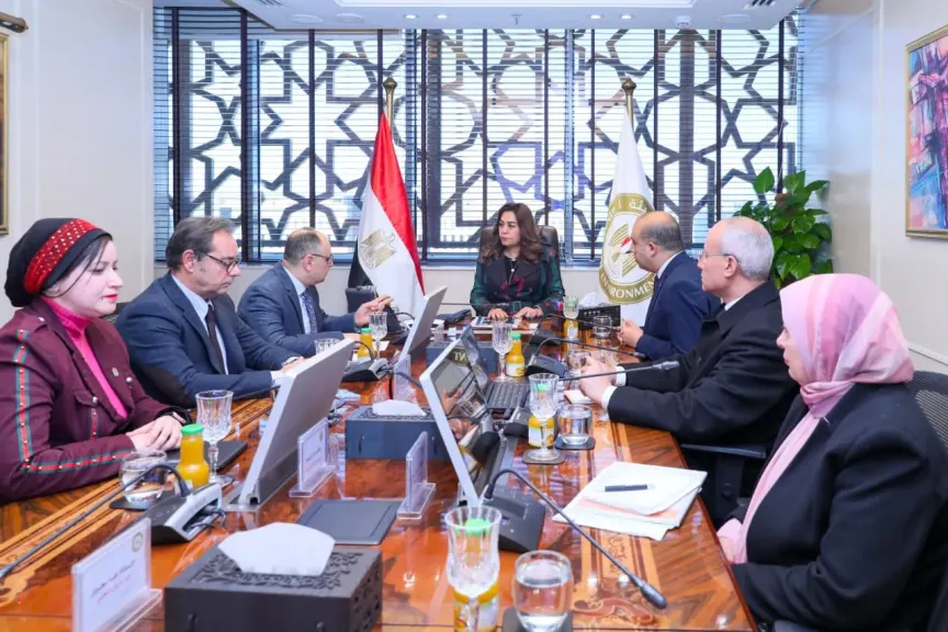 منال عوض توجه بسرعة الإنتهاء من خطة الاستجابة المتدرجة لادارة نوبات تلوث الهواء الحادة