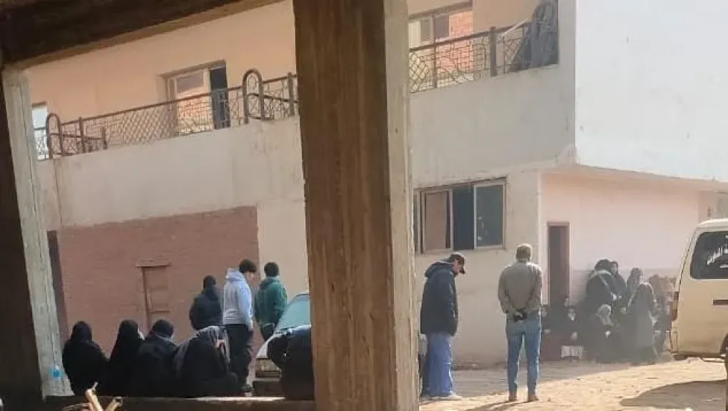 أسر ضحايا حريق مصحة الإدمان ينتظرون الجثامين أمام المشرحة