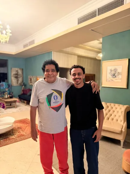 بحبك حب مش عادي..  مطرب المهرجانات كزبرة يعلق علي لقاء جمعه بالكينج