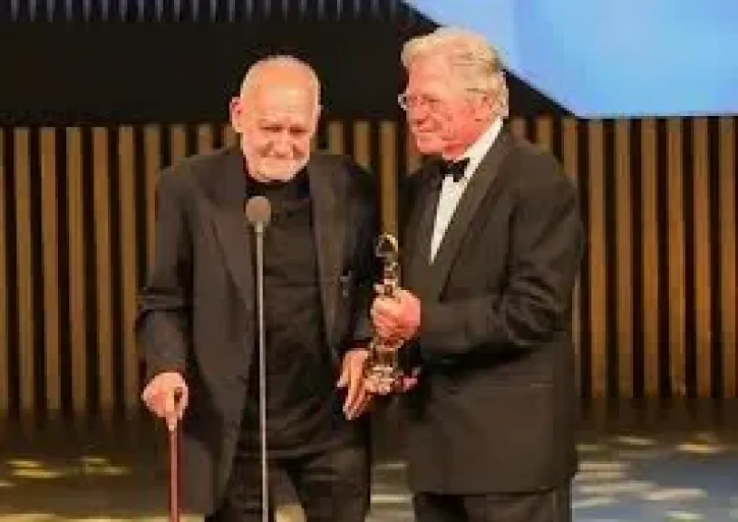 خسارة فادحة للسينما العالمية.. القاهرة السينمائي يعنى المخرج المجري الراحل ”بيلا تار ”