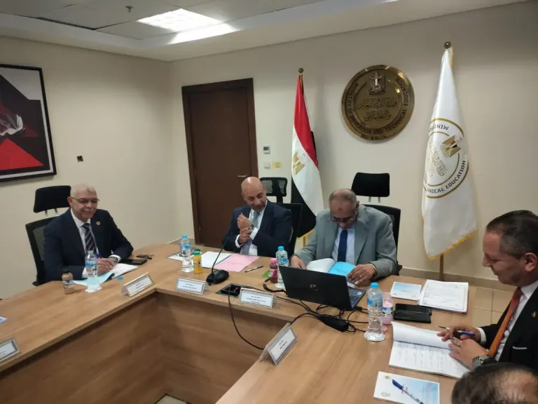 رئيس جامعة المنوفية يشارك  في اجتماع مجلس إدارة المركز القومي للامتحانات