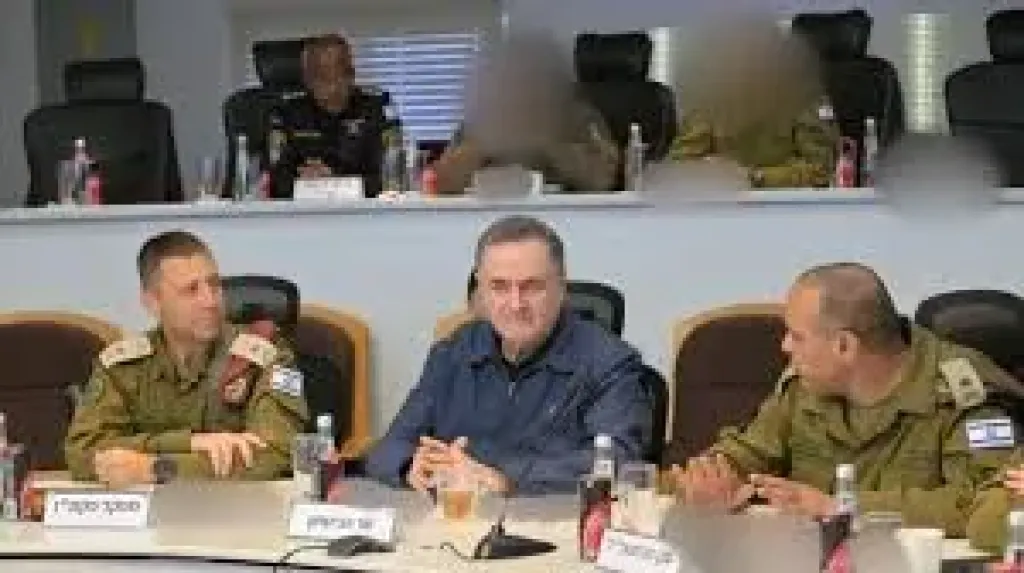 كاتس : يقرّ استراتيجية أكثر تشدداً في الضفة تشمل اقتحام المخيمات