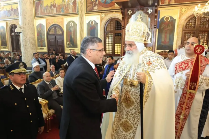 الأنبا ثيؤدوسيوس يستقبل  محافظ الجيزة للتهنئة بعيد الميلاد المجيد