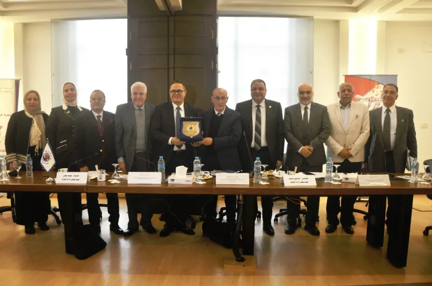 خبير دولي بالإسكندرية: 10 شركات تسيطر على موانئ العالم والتحكم في البحار مفتاح السيطرة على الاقتصاد العالمي