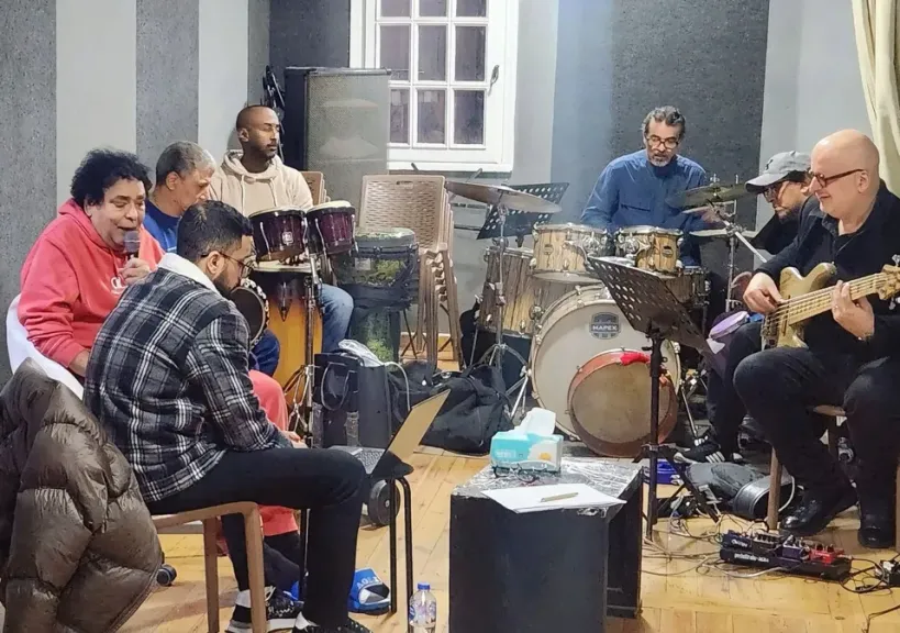 محمد منير يواصل البروفات التحضيرية لحفلته مع ويجز في دبي (صور)